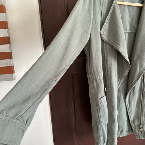 VELVET by GRAHAM & SPENCER | Soft Green Moto Style Field Jacket | Small - Picture 3 of 6